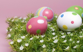 Яйца на траве на Пасху