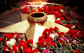 Вечный огонь в День Победы 9 мая