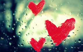 Три красных сердца на День Влюбленных 14 февраля