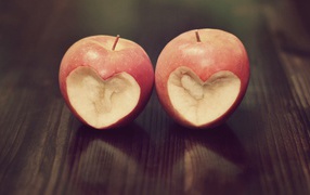 	  Hearts on apples