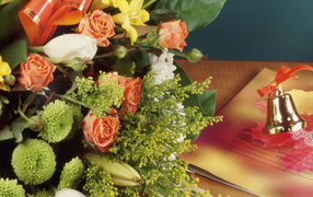 Flowers on the teacher's desk in the Knowledge Day on September 1