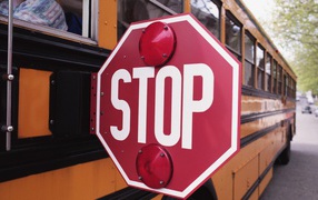 Школьный автобус в День знаний 1 сентября