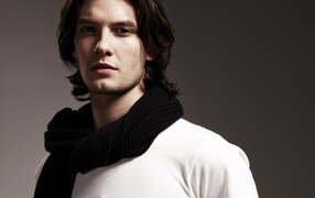 Актер Бен Барнс