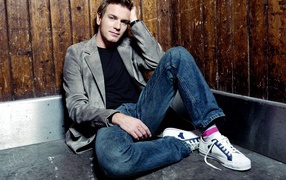 Эван Макгрегор в кедах