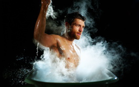 Мужчина в ванне