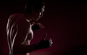 Тренированный мужчина