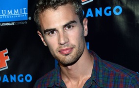 Знаменитая Кинозвезда Тео Джеймс