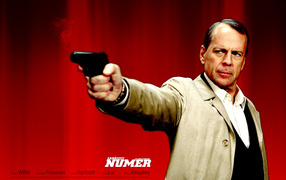 Брюс Уильямс с пистолетом