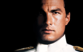 Известный Стивен Сигал