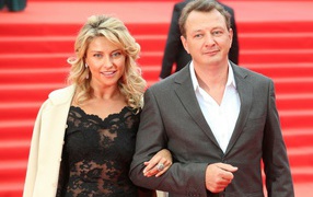 Марат Башаров со спутницей