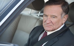 Робин Уильямс за рулем автомобиля