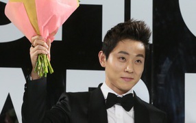 Виктор Ан в смокинге