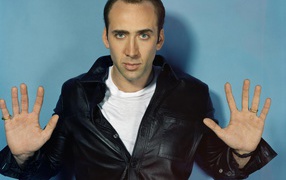 Николас Кейдж в кожаной куртке