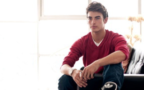 Портрет парня у окна