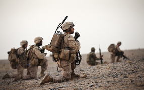 Солдаты идут в наступление