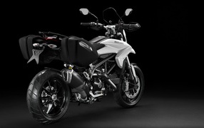 Красивый мотоцикл Ducati Hyperstrada