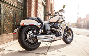Красивый мотоцикл Harley-Davidson Dyna Fat Bob