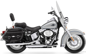 Красивый мотоцикл Harley-Davidson Heritage Softail