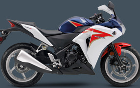 Красивый мотоцикл Honda CBR 250 R
