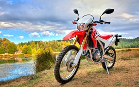 Красивый мотоцикл Honda CRF 250 L
