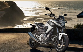 Красивый мотоцикл Honda NC 700 X