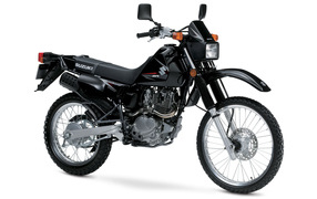 Красивый мотоцикл Suzuki DR 200 SE