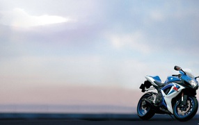 Красивый мотоцикл Suzuki  GSX-R 600