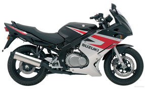 Красивый мотоцикл Suzuki  GS 500 F
