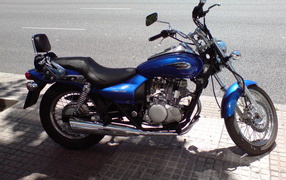 Красивый мотоцикл Suzuki Marauder 125