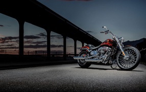 Красивый мотоцикл в москве Harley-Davidson CVO Breakout