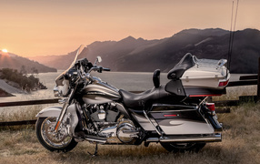 Красивый мотоцикл в москве Harley-Davidson CVO Electra Glide Ultra Classic