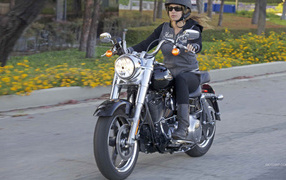 Красивый мотоцикл в москве Harley-Davidson Dyna Switchback