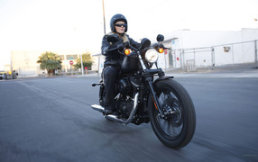 Красивый мотоцикл в москве Harley-Davidson XL 883N Sportster Iron