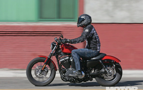 Красивый мотоцикл в москве Harley-Davidson XL 883R Sportster Roadster