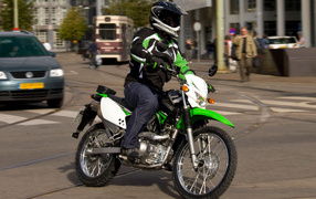Красивый мотоцикл в москве Kawasaki KLX 125