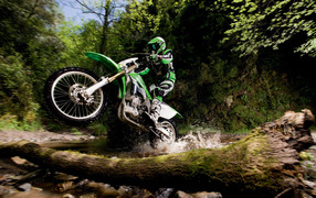Красивый мотоцикл в москве Kawasaki KLX 450 R