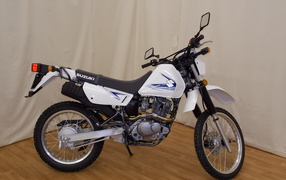 Красивый мотоцикл в москве Suzuki DR 200 SE