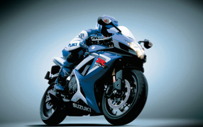 Красивый мотоцикл в москве Suzuki  GSX-R 750