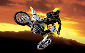 Красивый мотоцикл в москве Suzuki RMX 450 Z