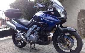 Красивый мотоцикл в москве Suzuki V-Storm 1000  DL