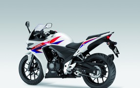 Мотоцикл модели Honda CBR 500 R
