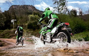 Мотоцикл модели Kawasaki KLX 250