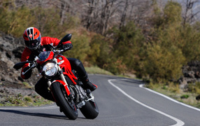 Быстрый мотоцикл Ducati Monster 796 Corse Stripe