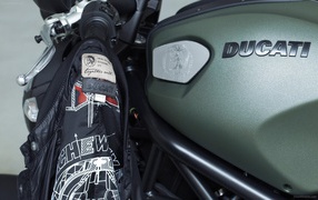 Быстрый мотоцикл Ducati Monster Diesel