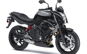 Быстрый мотоцикл Kawasaki ER-6n