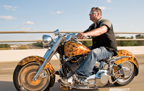 Быстрый мотоцикл Harley-Davidson Fat Boy