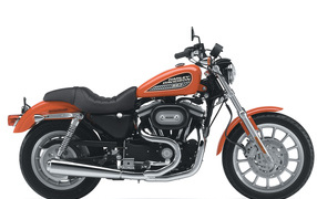 Быстрый мотоцикл Harley-Davidson XL 883R Sportster Roadster