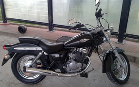 Быстрый мотоцикл Suzuki Marauder 125