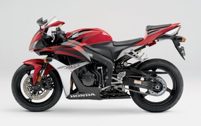 Невероятно быстрый мотоцикл Honda CBR 600 RR
