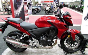 Невероятно быстрый мотоцикл Новый мотоцикл Honda CB 500 F